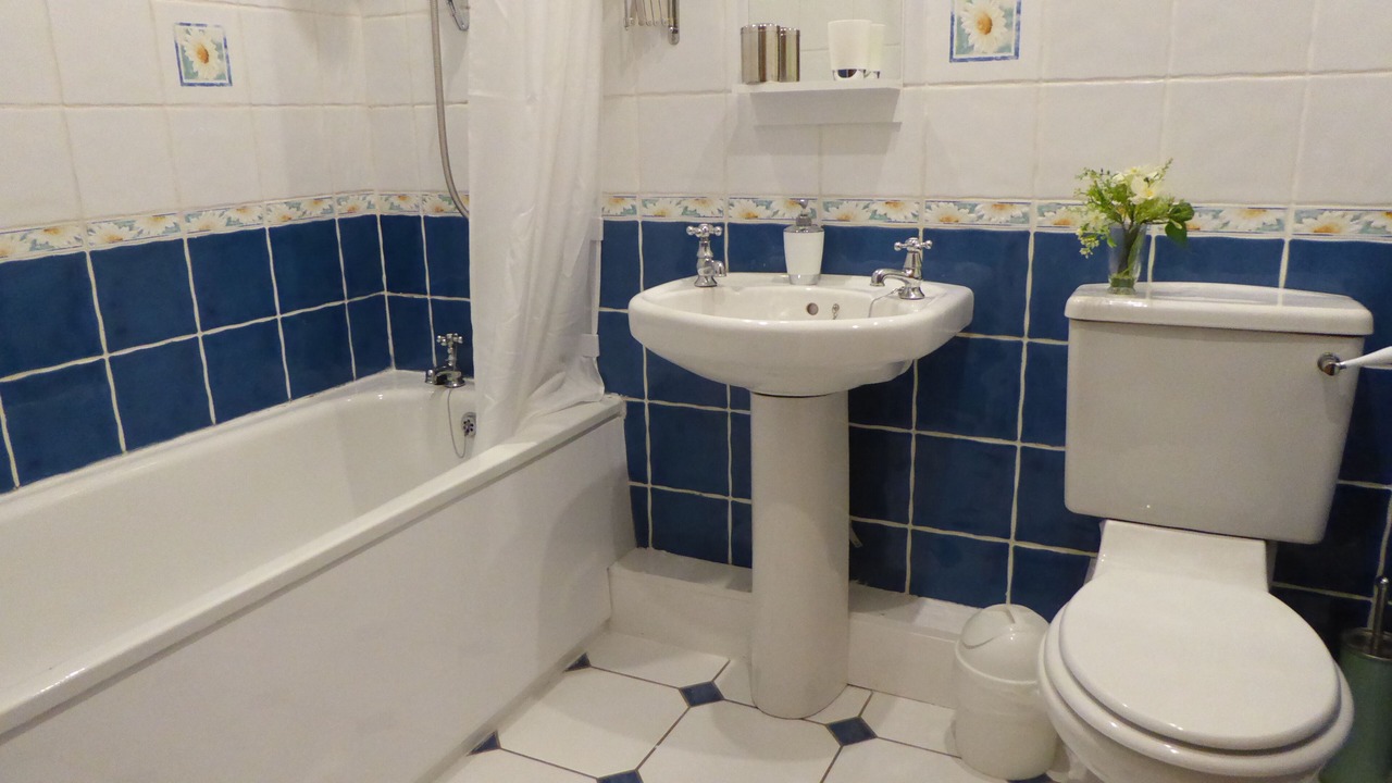 Photo of Bathroom in Glyn-Dyfrdwy