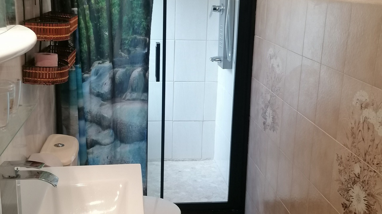 Photo of Bathroom in Flayosc