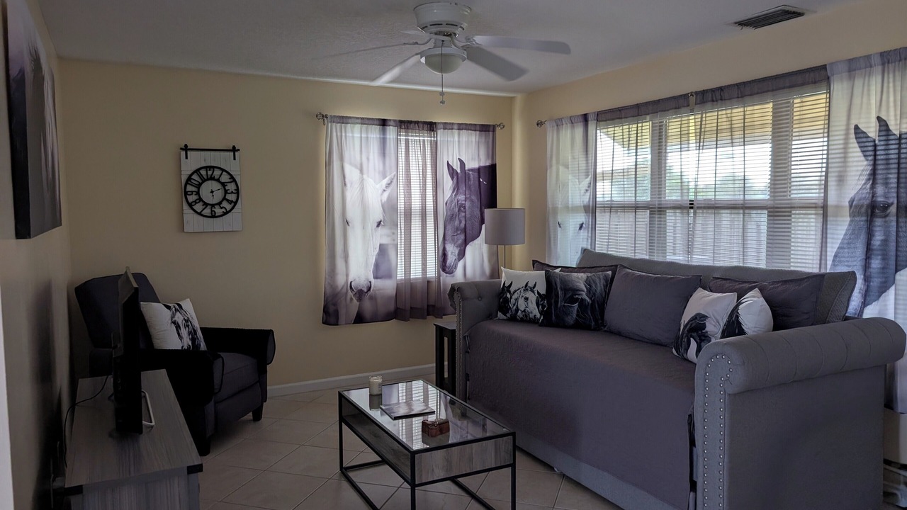 Photo of Livingroom in Loxahatchee