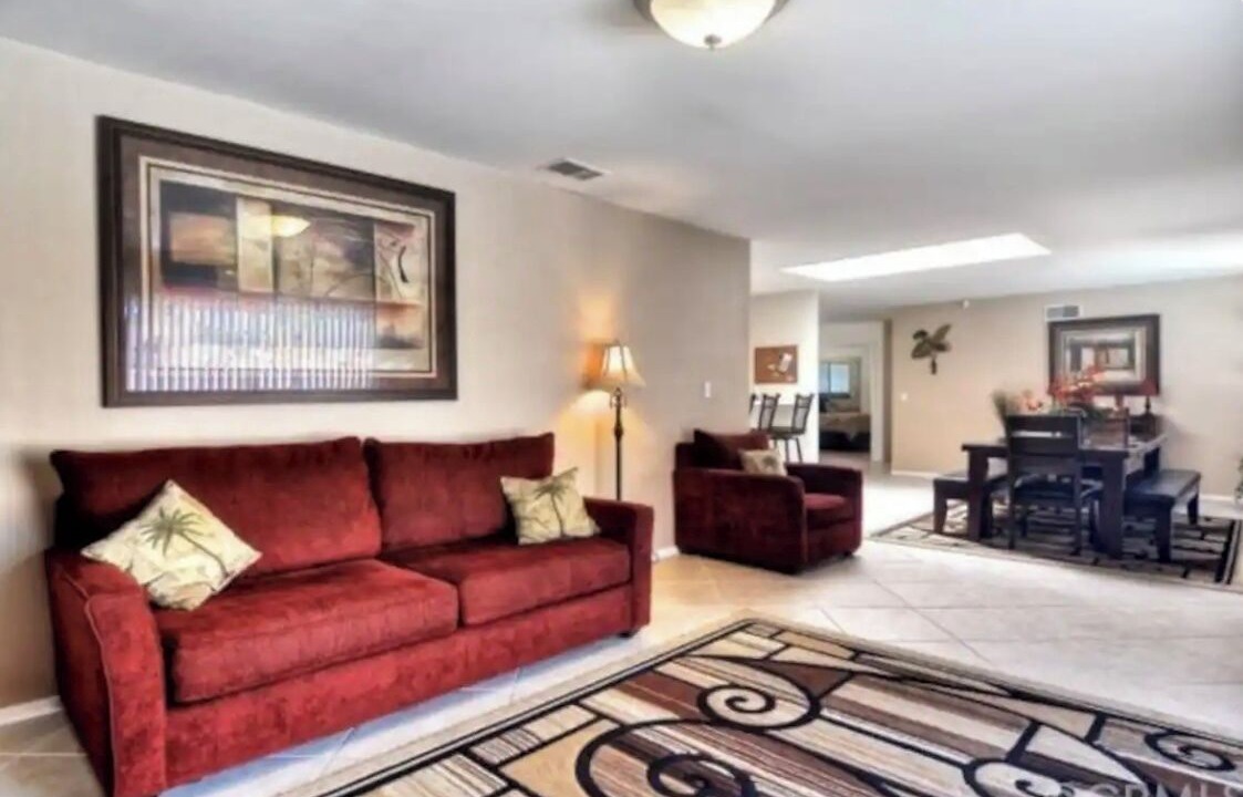 Photo of Livingroom in Anaheim Resort