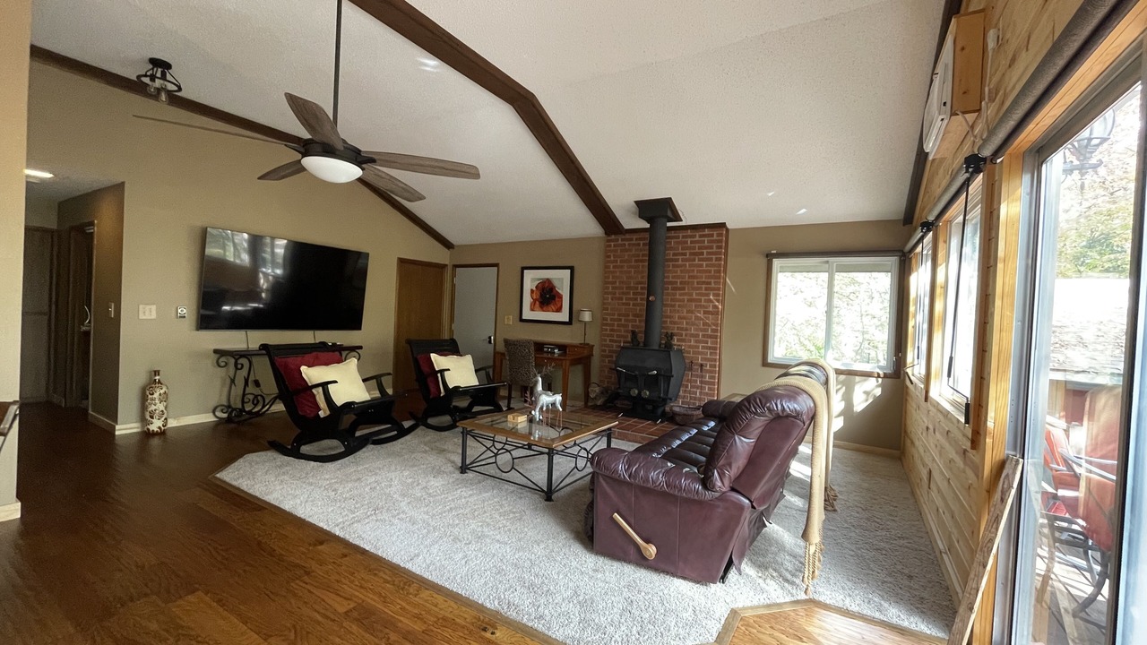 Photo of Livingroom in Cassville
