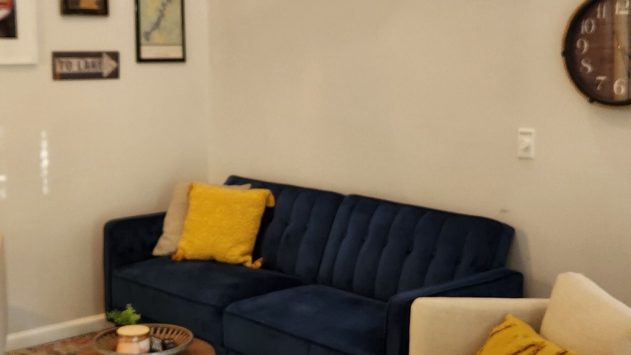 Photo of Livingroom in Pettit