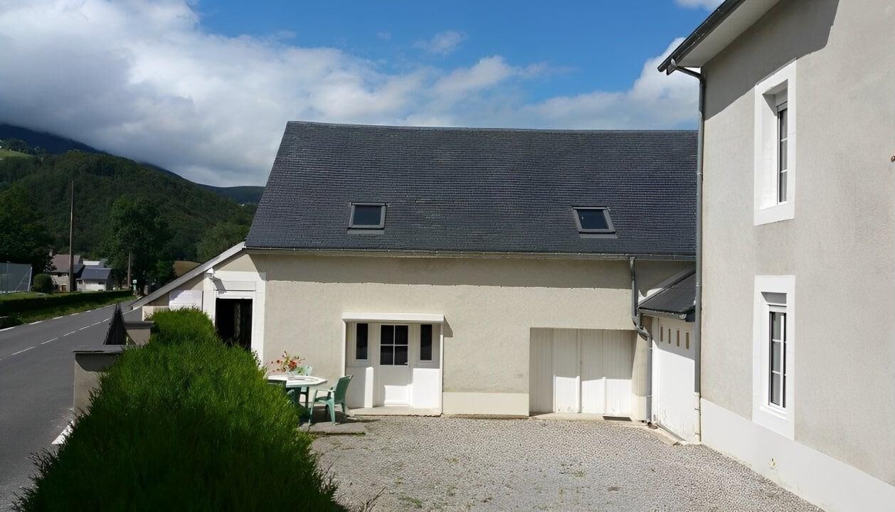 Photo of Outdoor in Campan