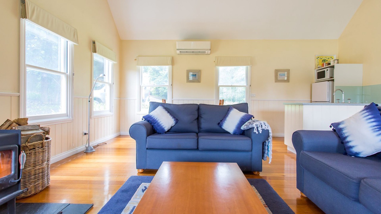 Photo of Livingroom in Red Hill South