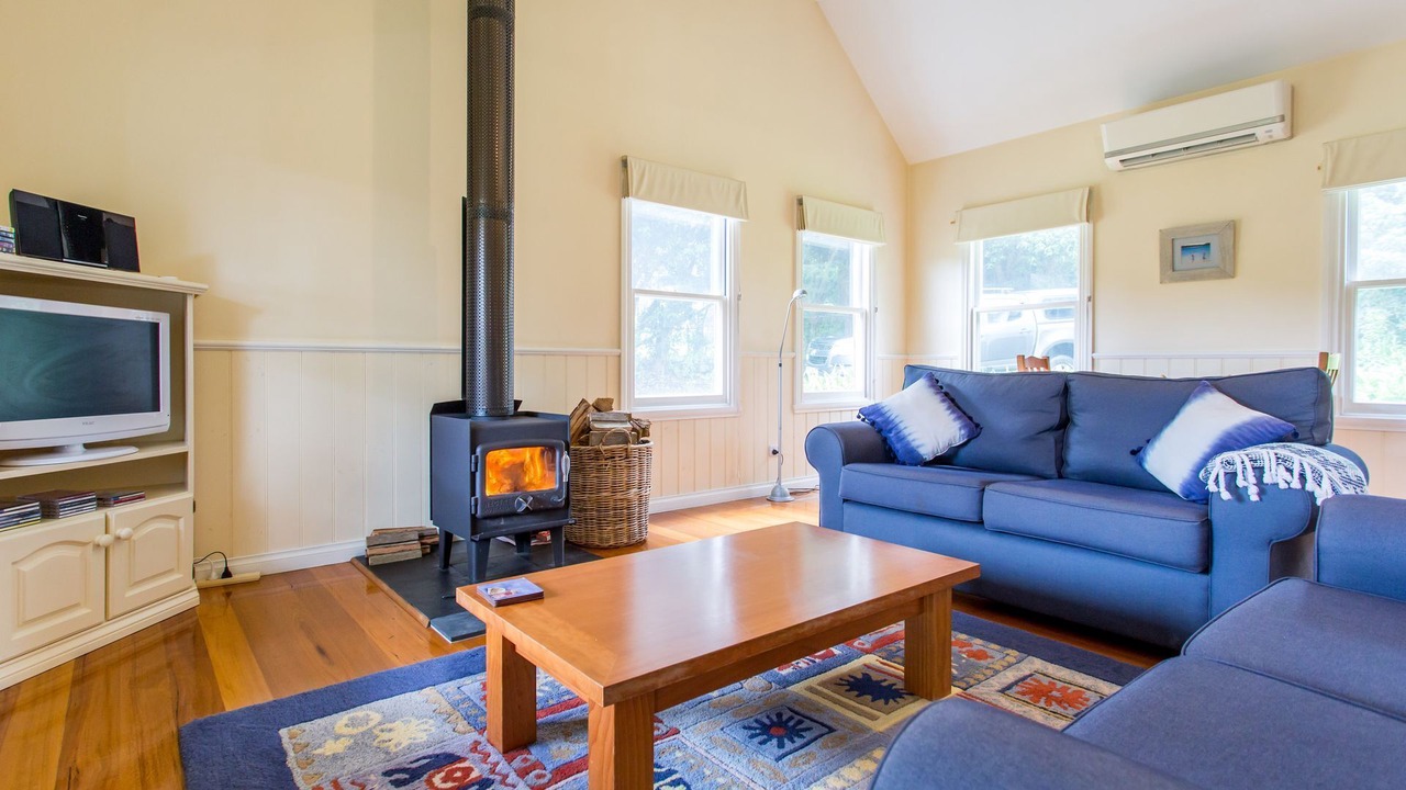 Photo of Livingroom in Red Hill South