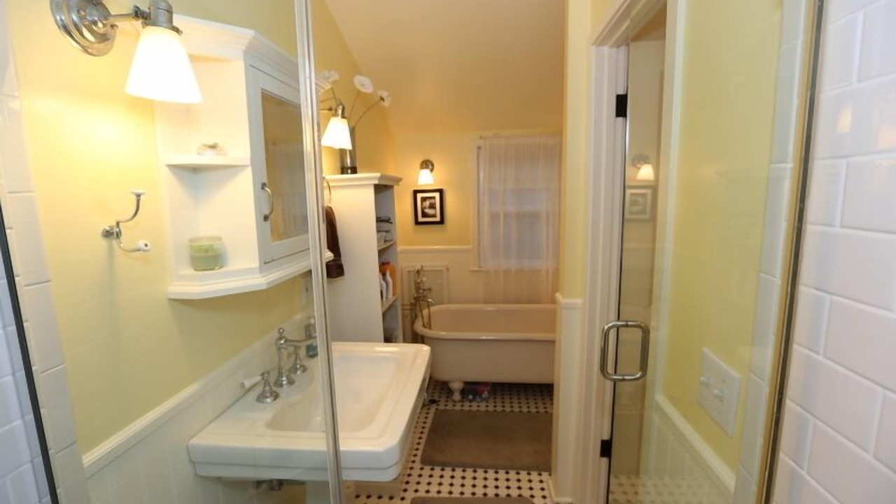 Photo of Bathroom in Old Mountain View