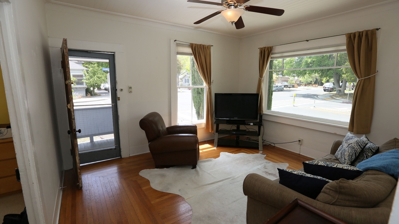 Photo of Livingroom in Old Mountain View