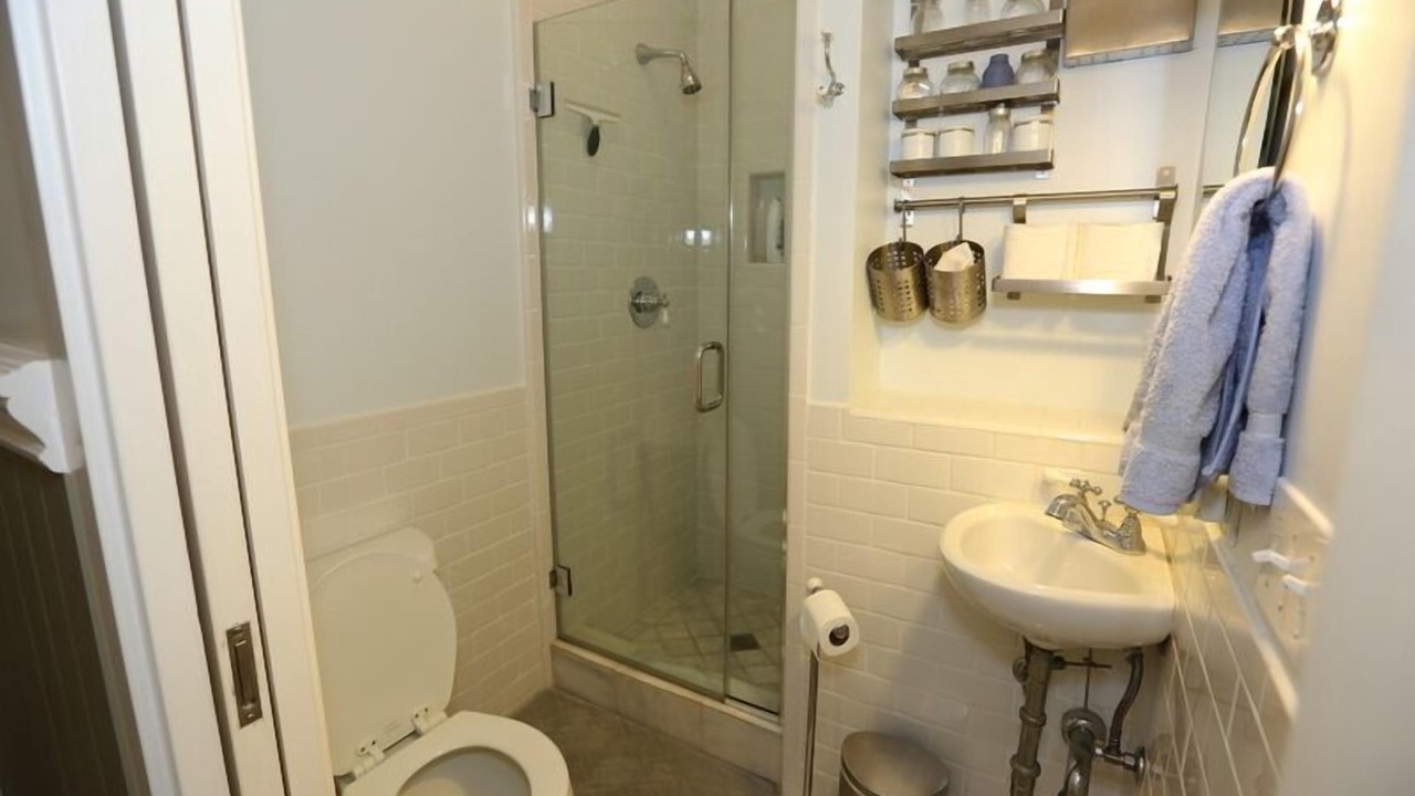Photo of Bathroom in Old Mountain View