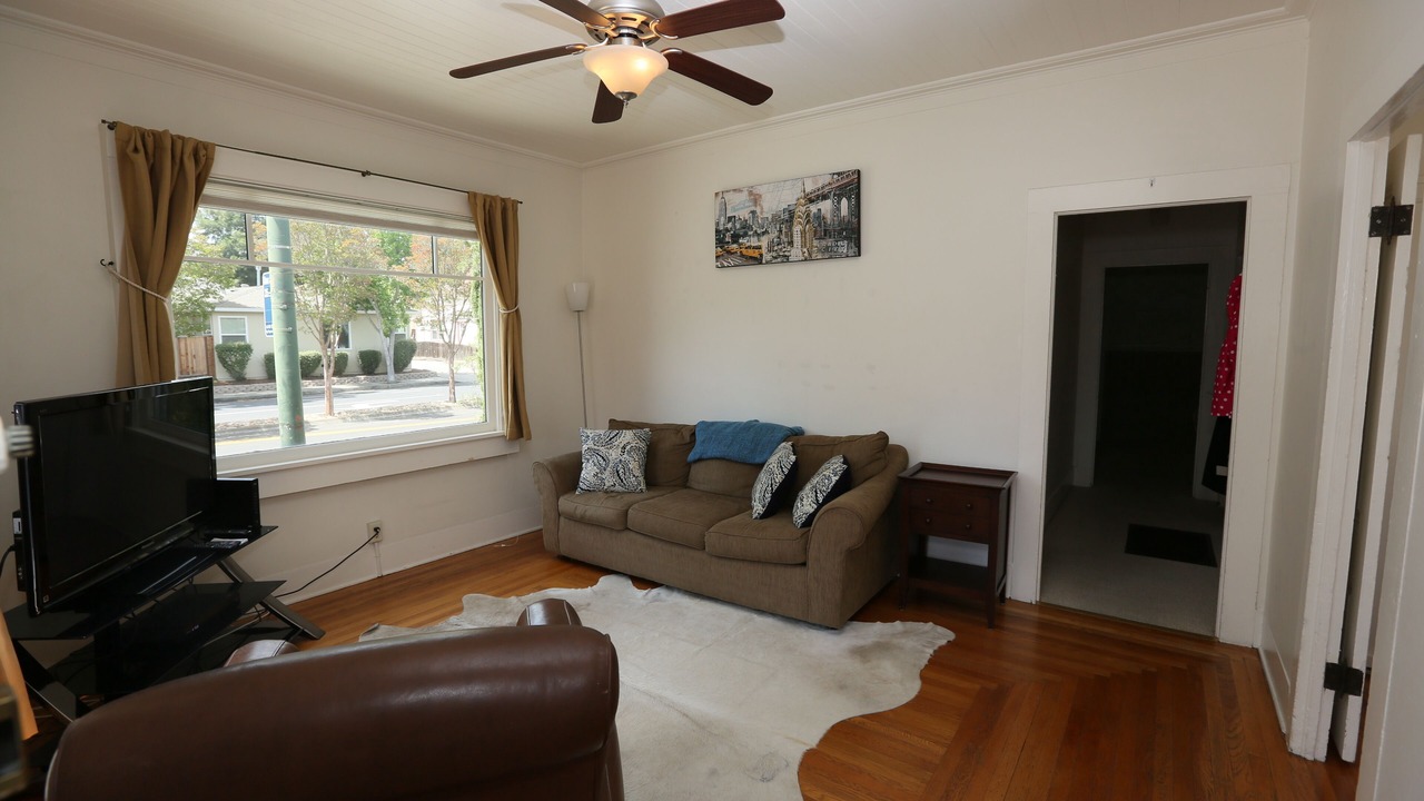 Photo of Livingroom in Old Mountain View