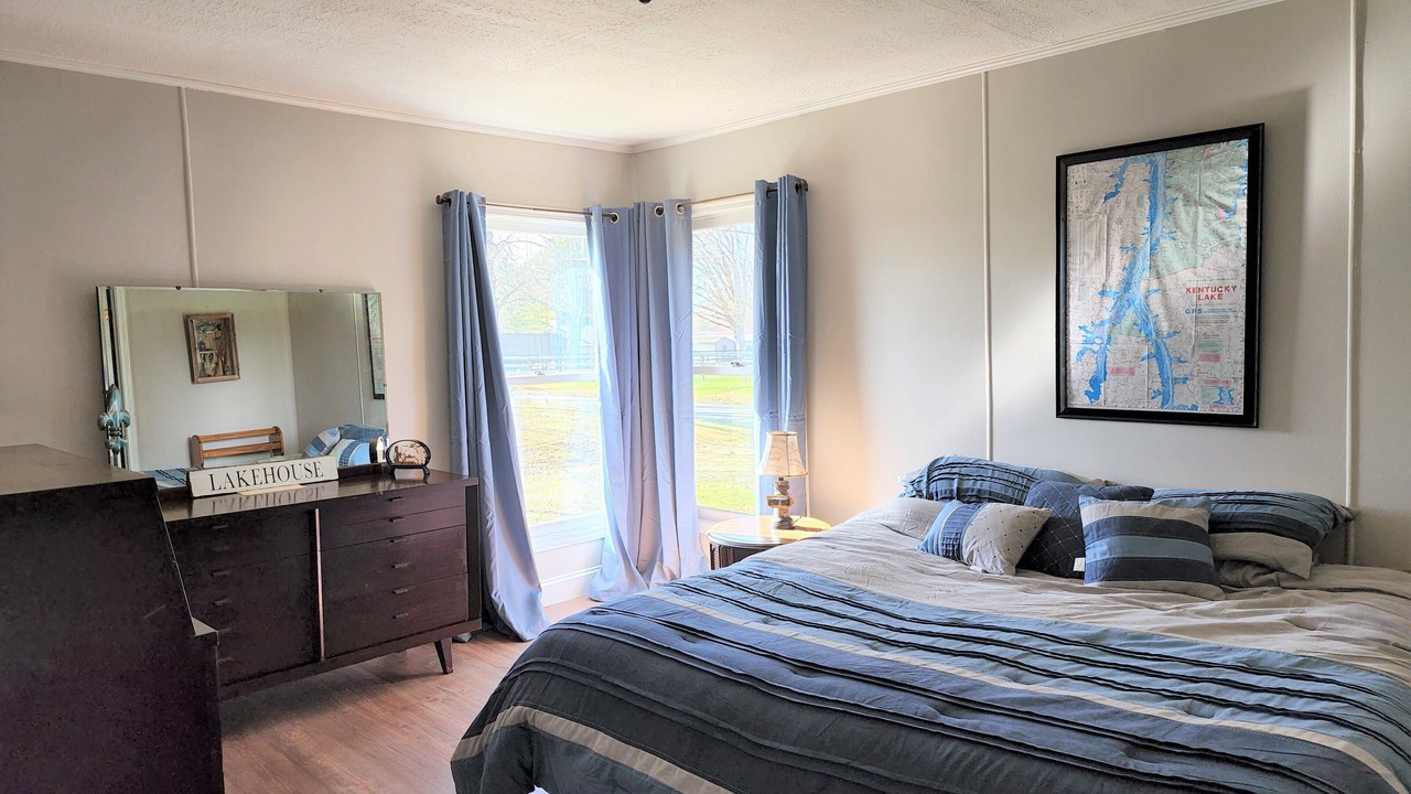 Photo of Bedroom in Springville