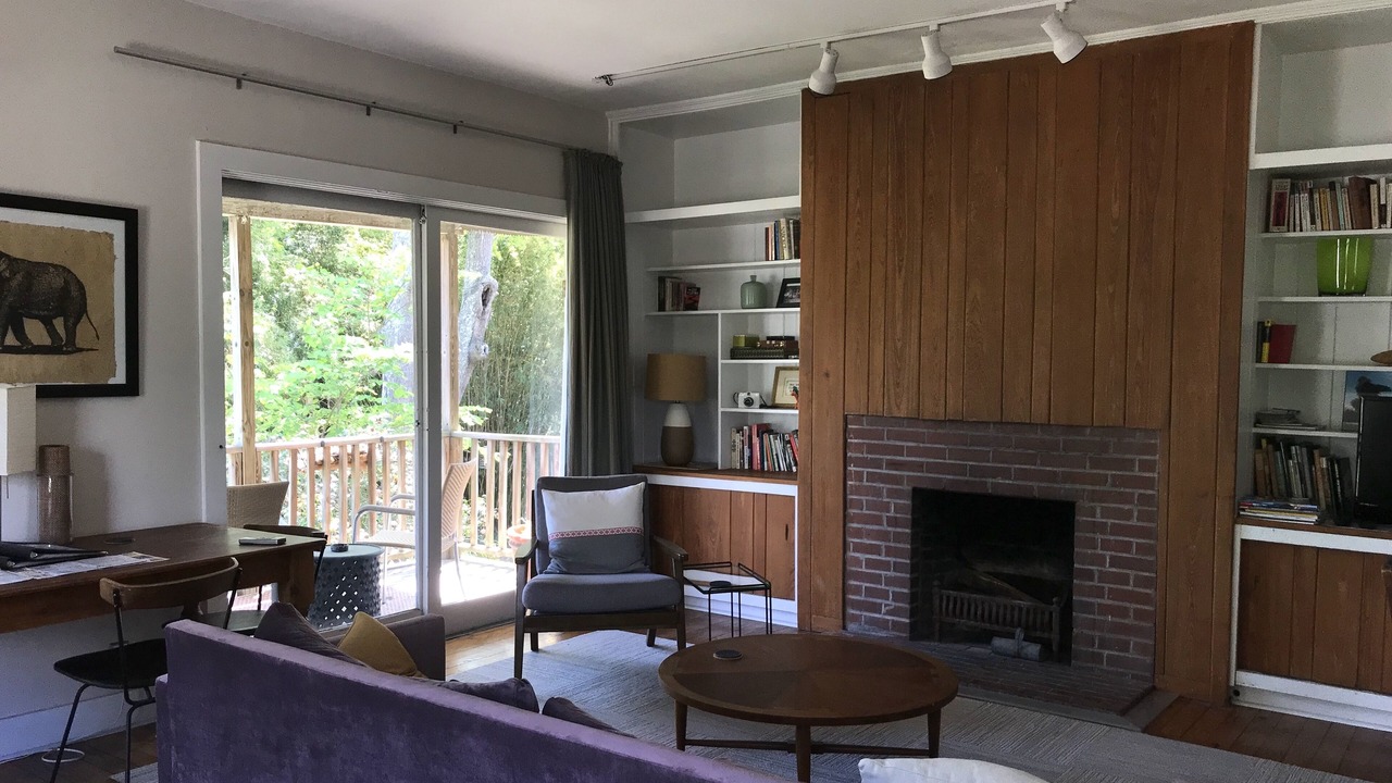 Photo of Livingroom in Thomas Square