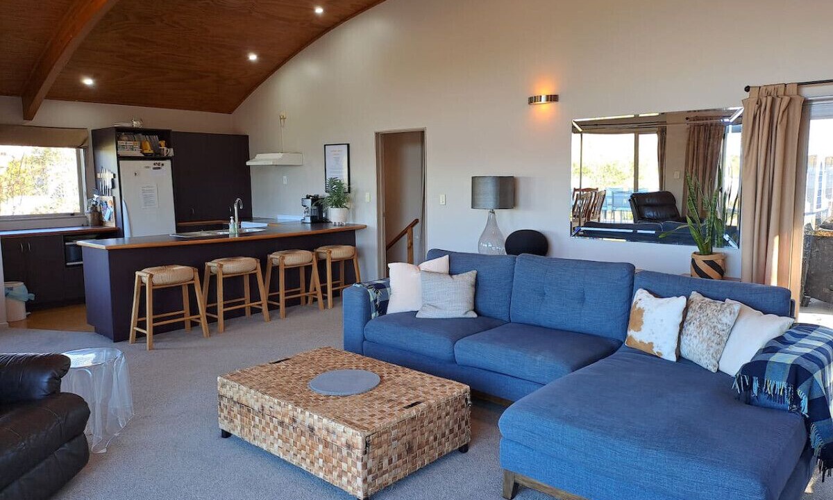 Photo of Livingroom in Acacia Bay