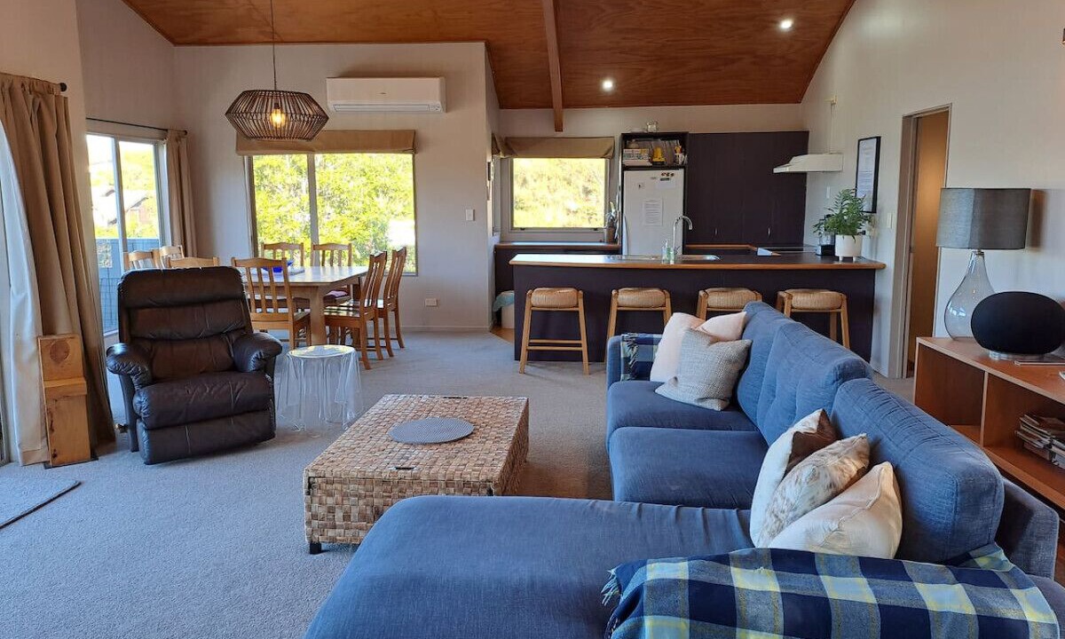 Photo of Livingroom in Acacia Bay