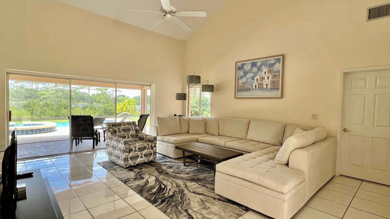 Photo of Livingroom in Groveland