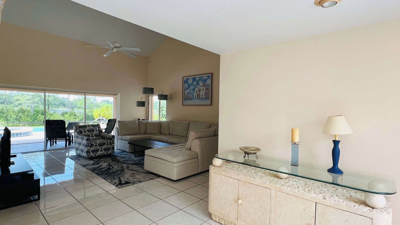 Photo of Livingroom in Groveland