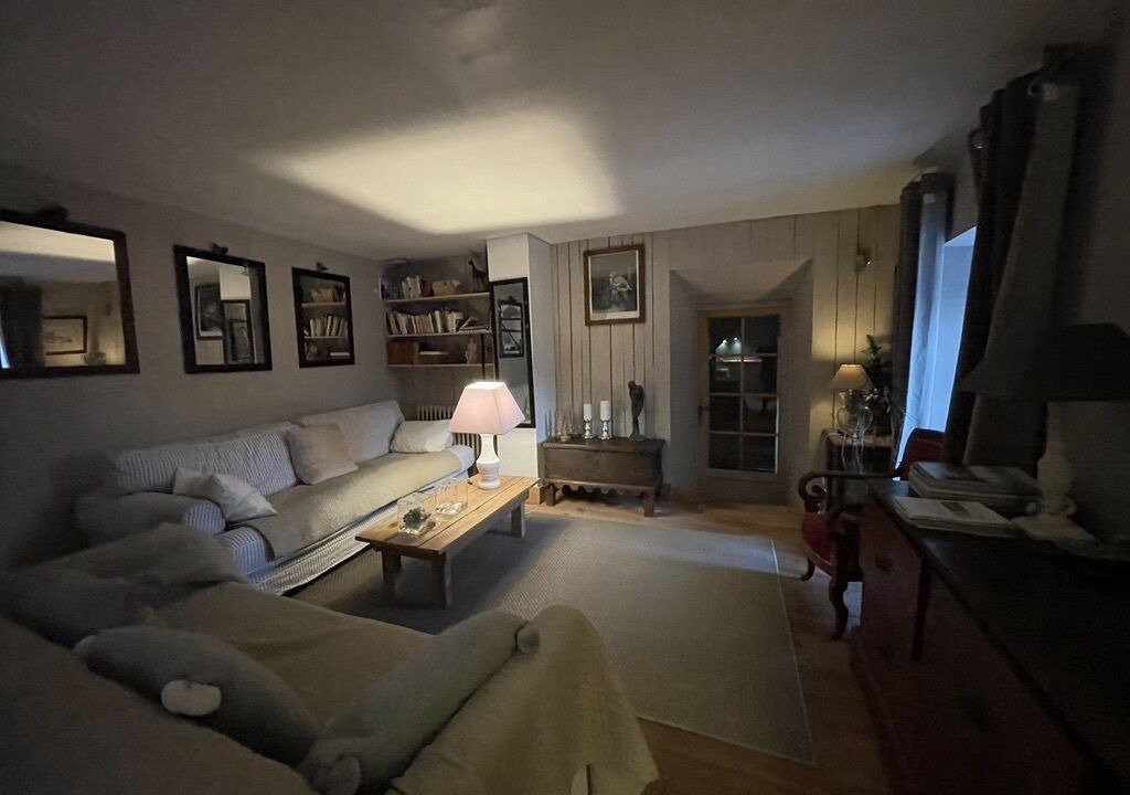 Photo of Livingroom in Laval-Roqueceziere