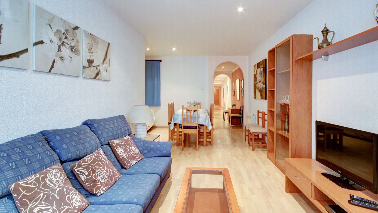 Photo of Livingroom in Roses Town Center
