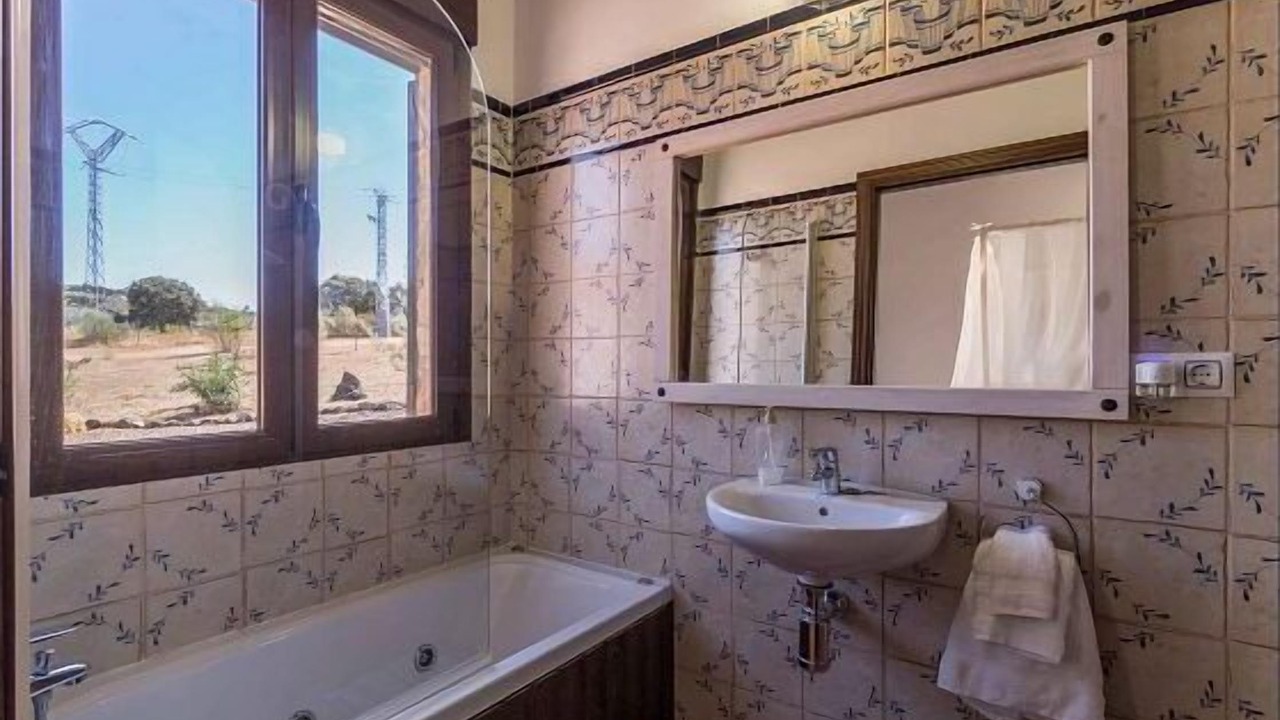 Photo of Bathroom in Fuenlabrada de los Montes