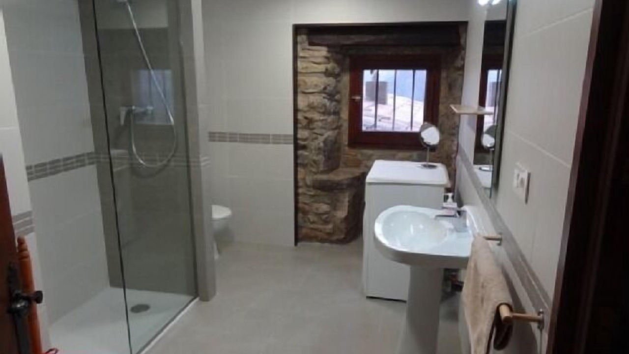 Photo of Bathroom in Lladurs