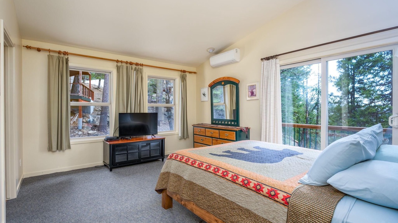 Photo of Bedroom in Yosemite National Park