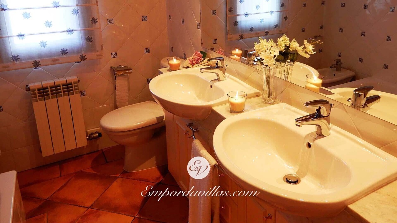 Photo of Bathroom in Navata