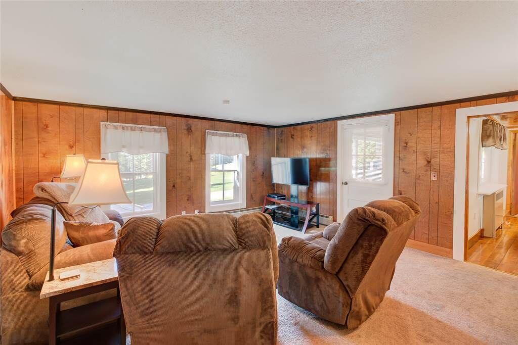 Photo of Livingroom in South Londonderry