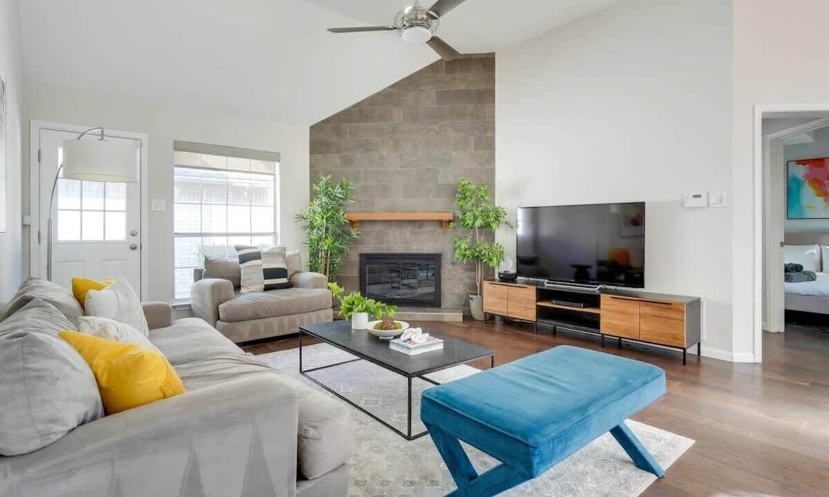 Photo of Livingroom in Far North Dallas