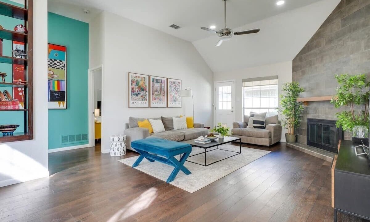 Photo of Livingroom in Far North Dallas