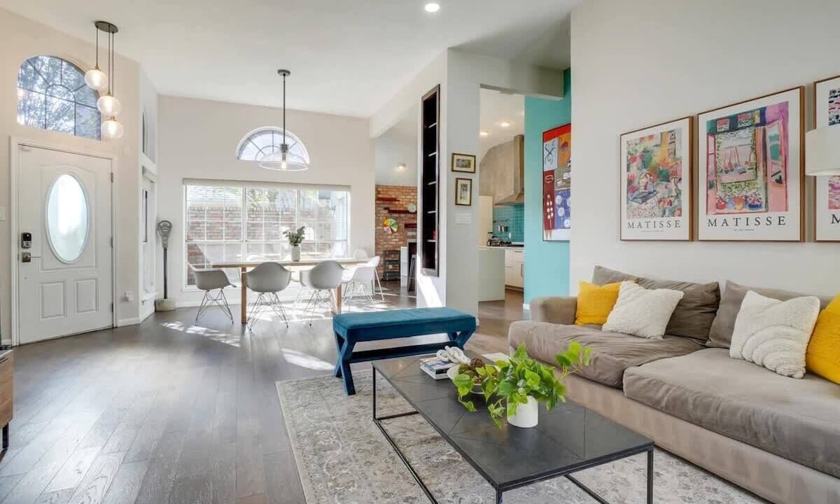 Photo of Livingroom in Far North Dallas