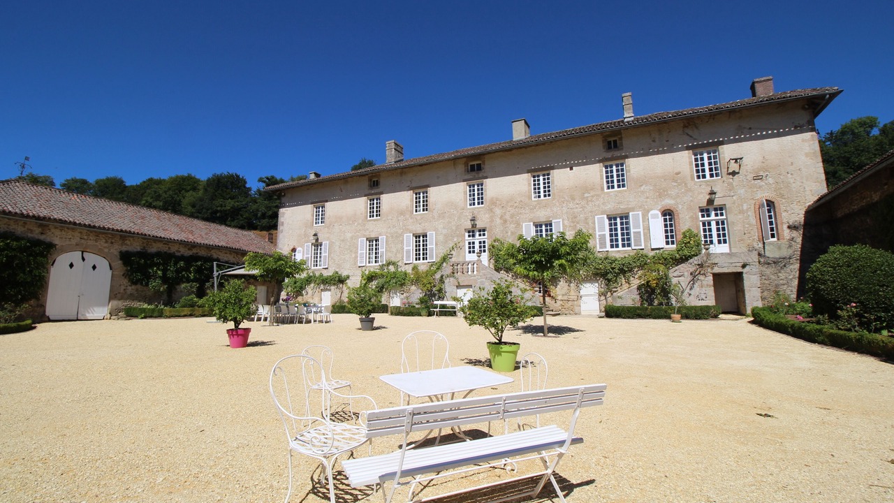 Photo of Patio Balcony in La Jonchere-Saint-Maurice