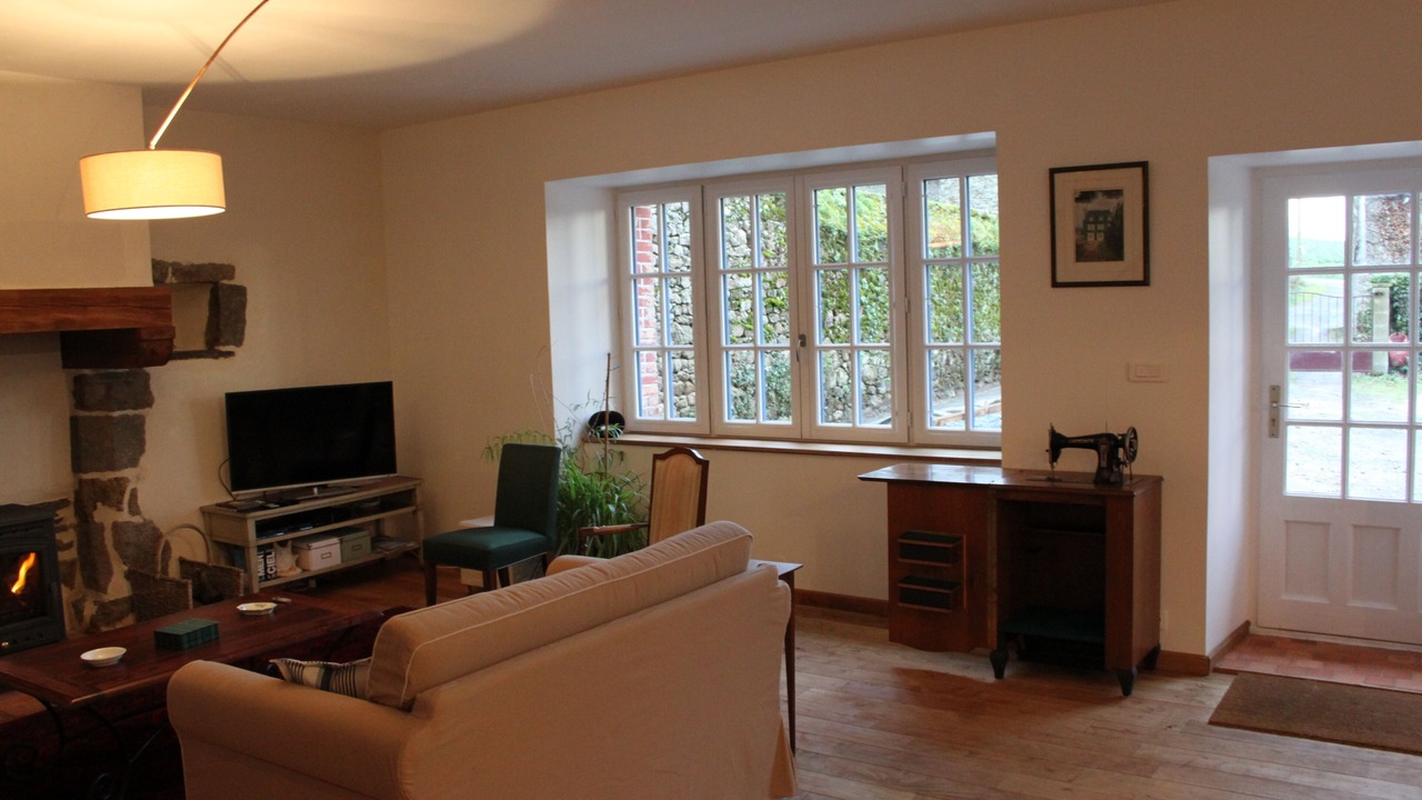 Photo of Livingroom in Saint-Coulomb