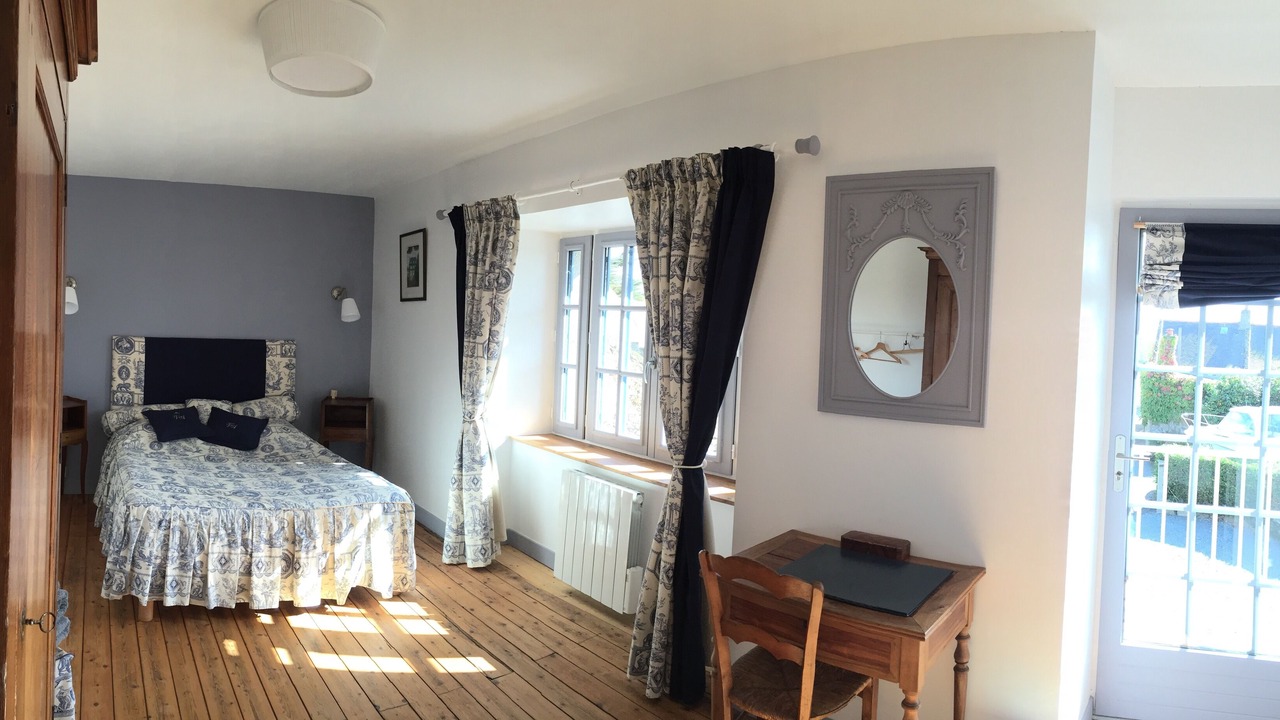 Photo of Bedroom in Saint-Coulomb