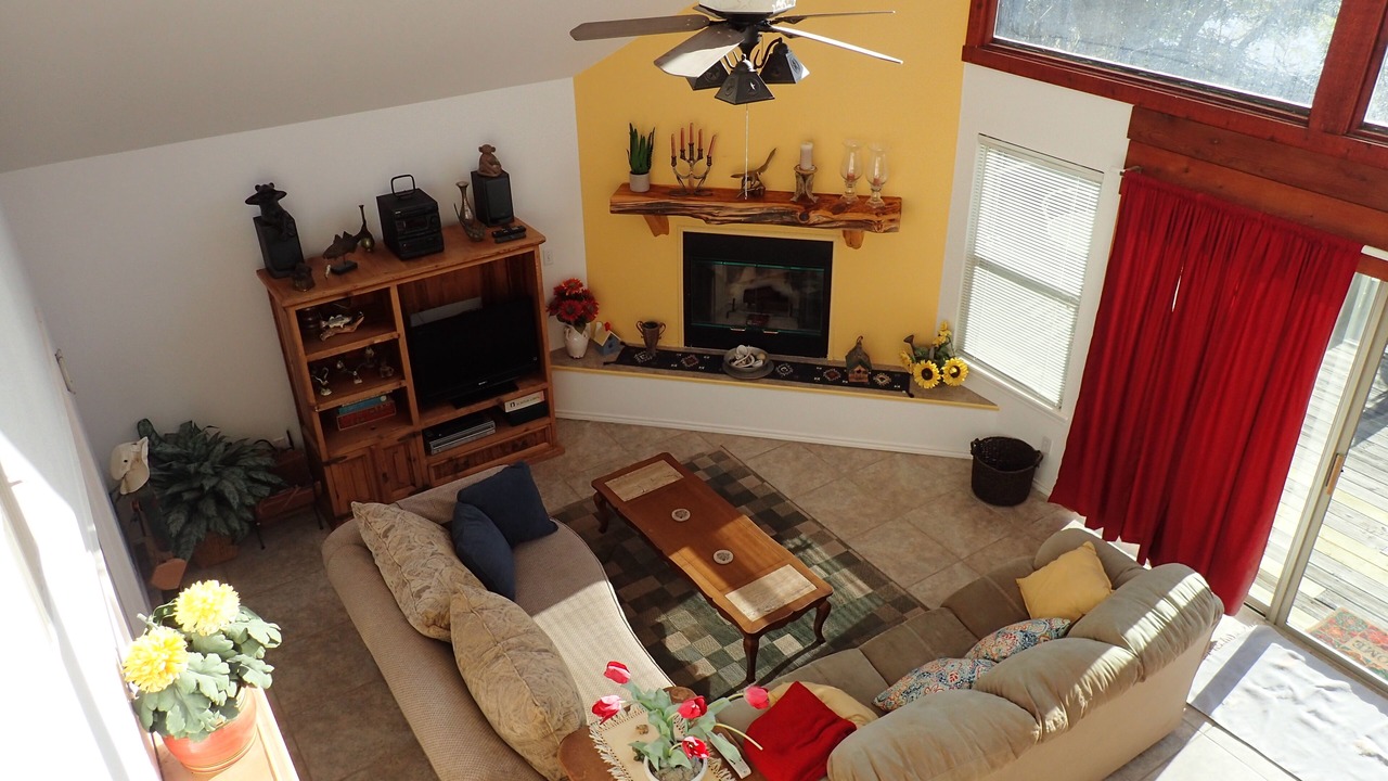 Photo of Livingroom in Buchanan Dam