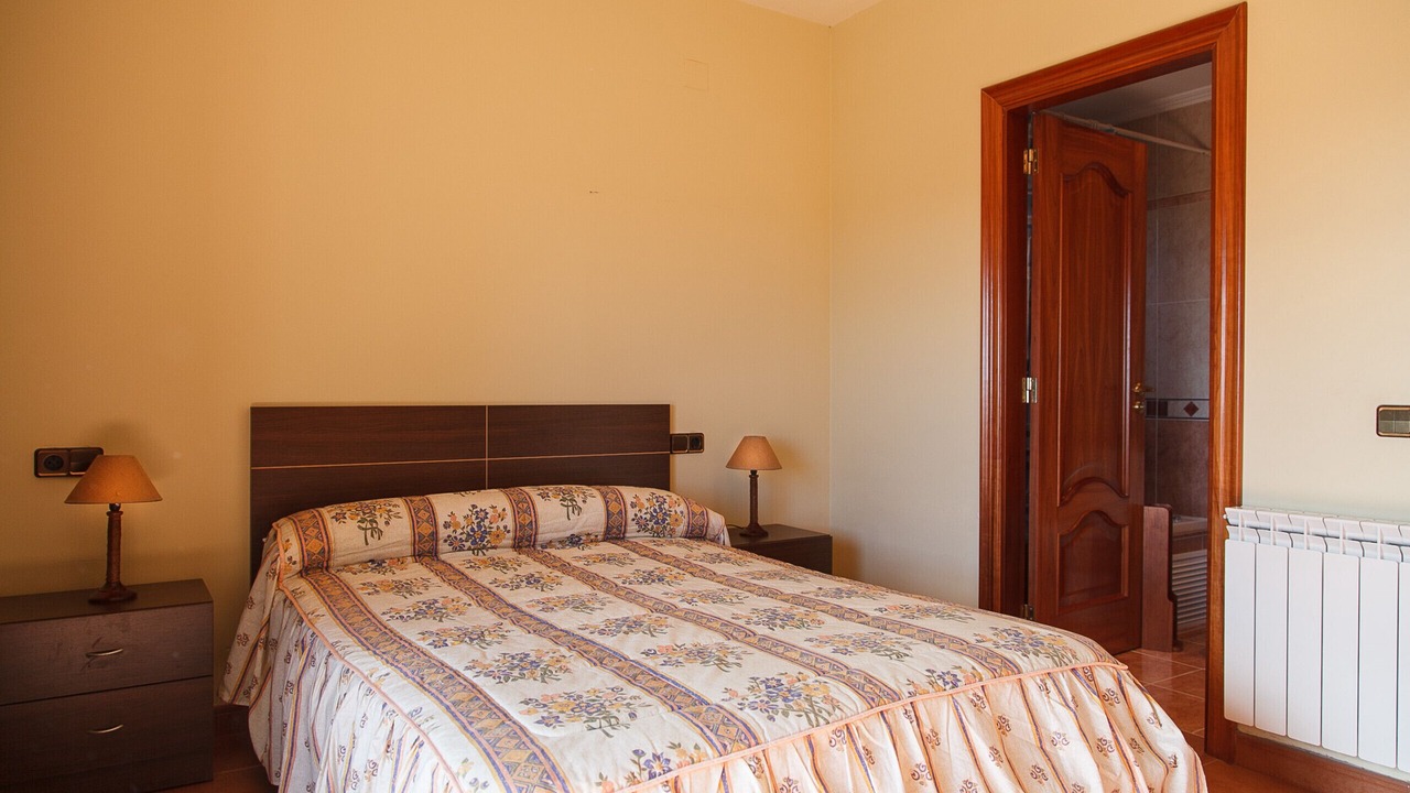 Photo of Bedroom in Botarell