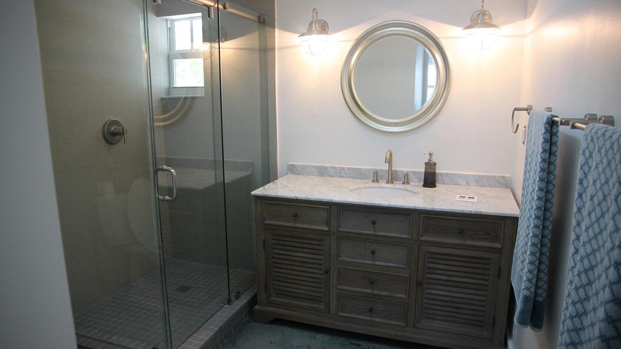 Photo of Bathroom in Venetian Shores