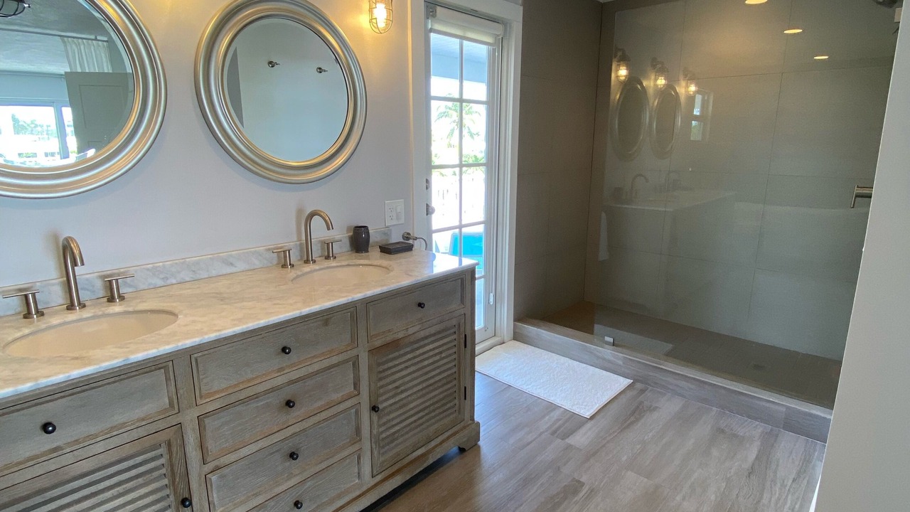 Photo of Bathroom in Venetian Shores