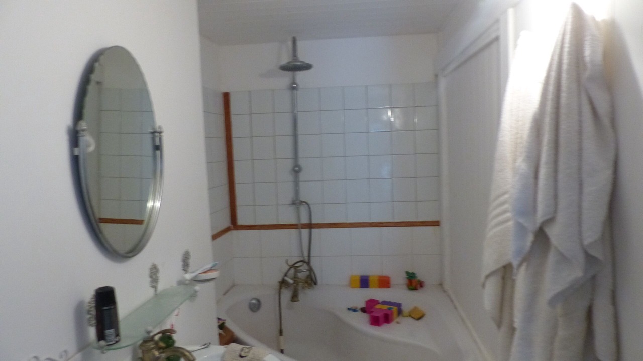 Photo of Bathroom in Leran