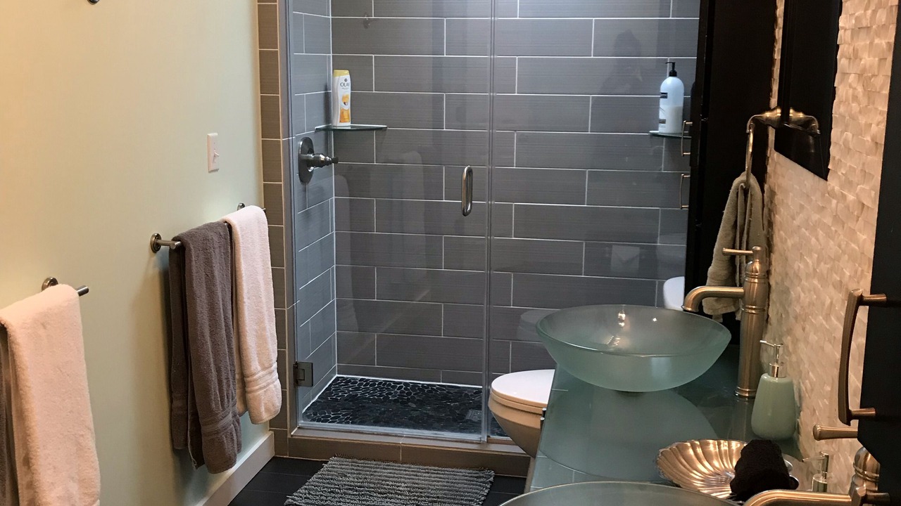 Photo of Bathroom in Gulf Gate Estates