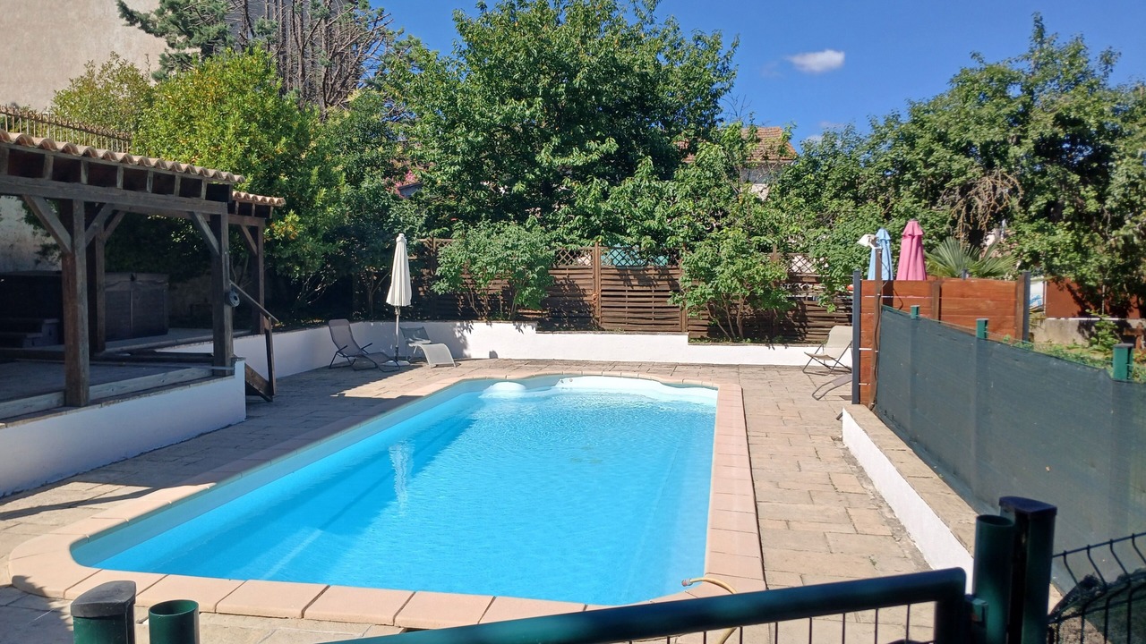 Photo of Outdoor in Pomas