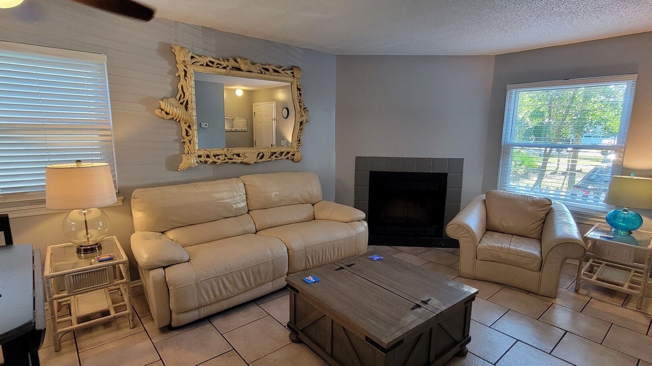 Photo of Livingroom in Neptune Beach