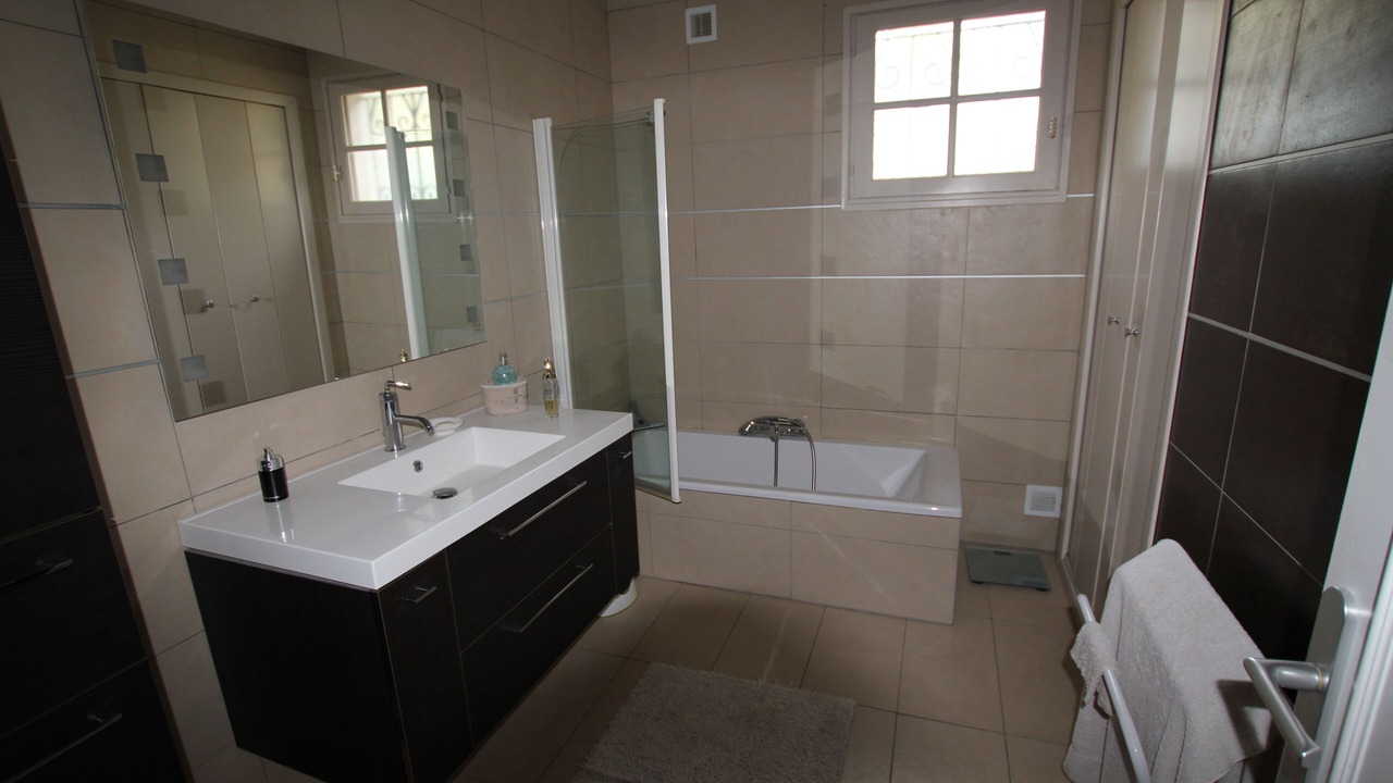 Photo of Bathroom in Teyran