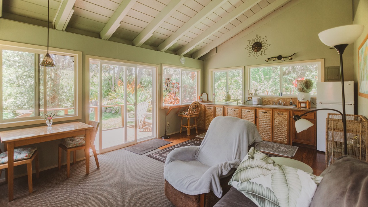 Photo of Livingroom in Naalehu