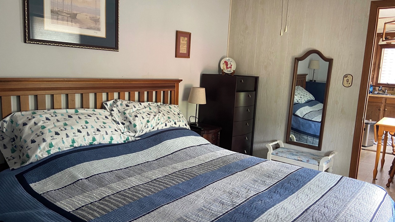 Photo of Bedroom in Paddock Lake