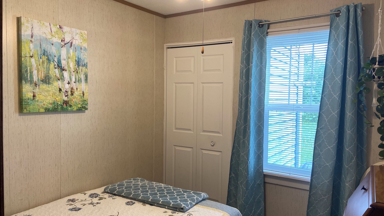 Photo of Bedroom in Paddock Lake