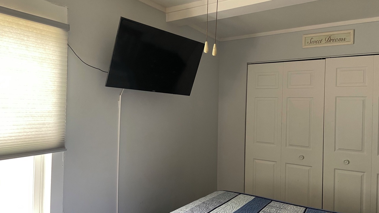 Photo of Bedroom in Paddock Lake