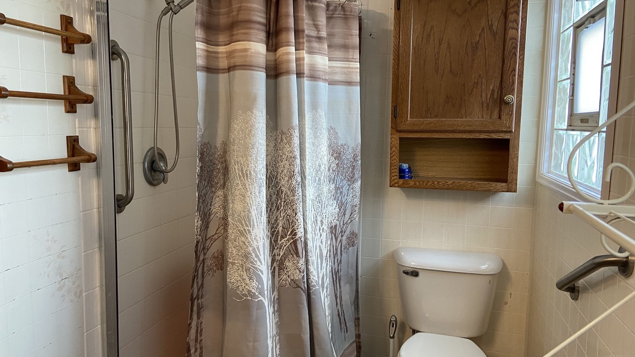 Photo of Bathroom in Paddock Lake