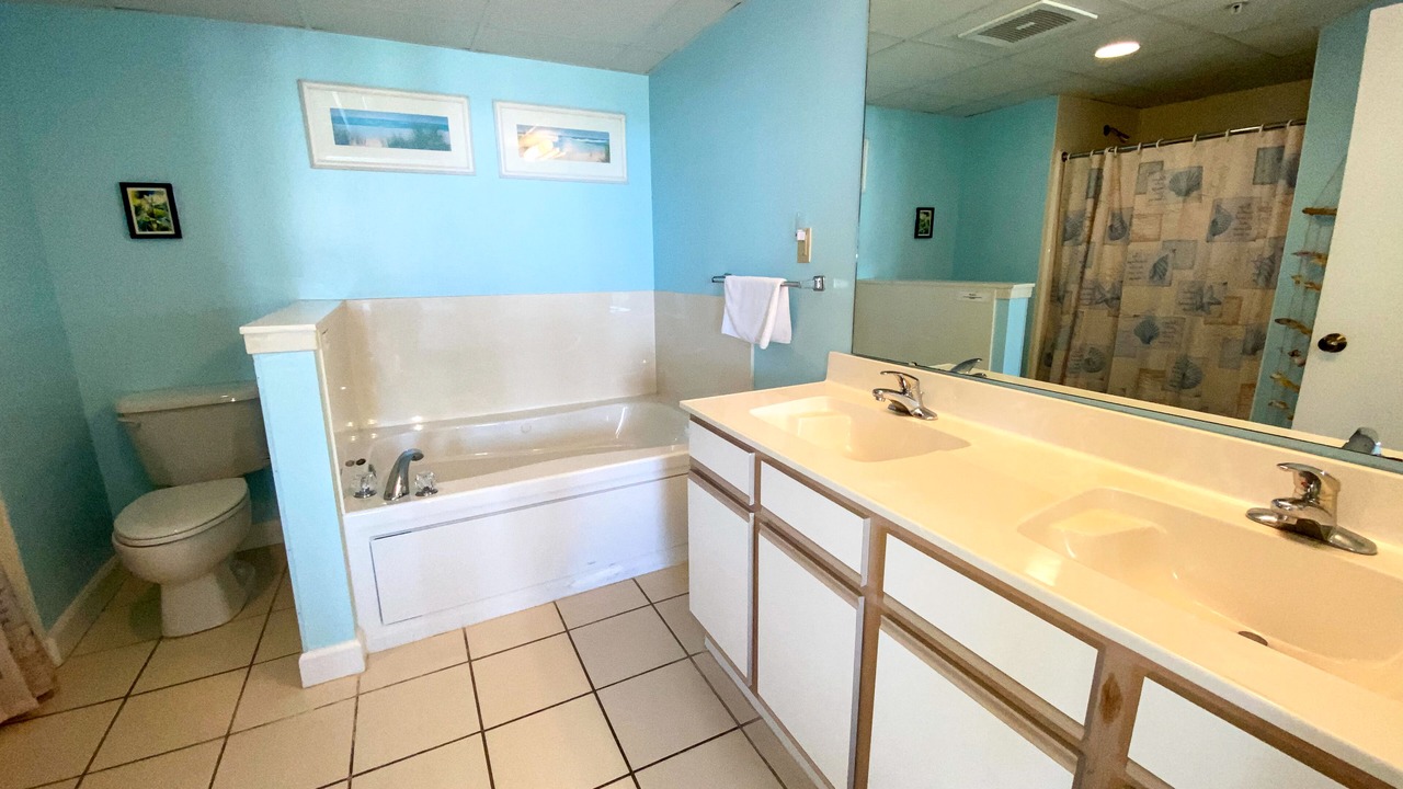Photo of Bathroom in Ocean Drive