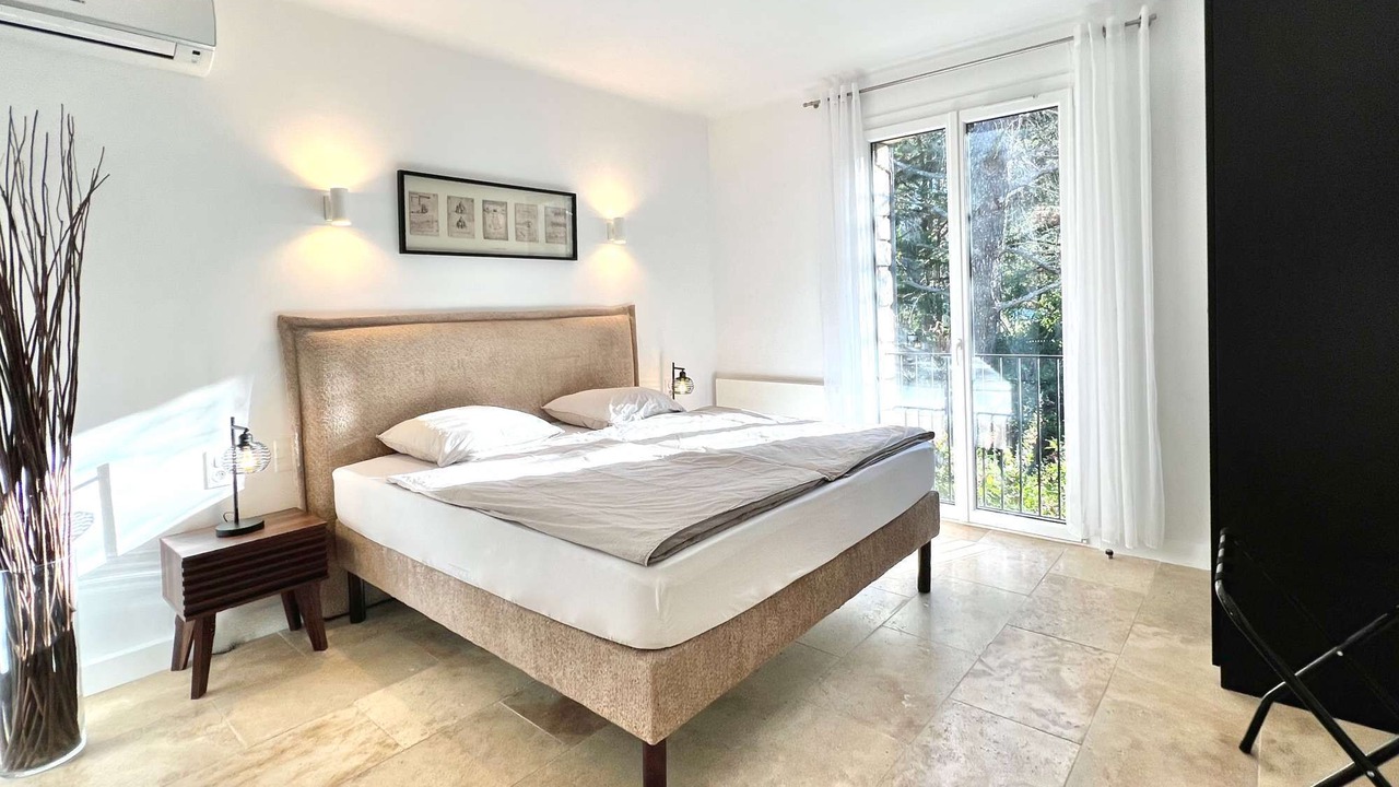 Photo of Bedroom in Roussillon