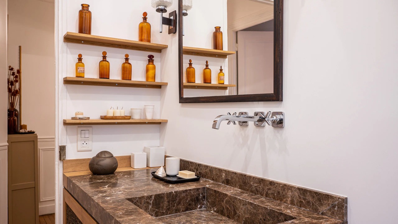 Photo of Bathroom in Quartier des Grandes-Carrieres