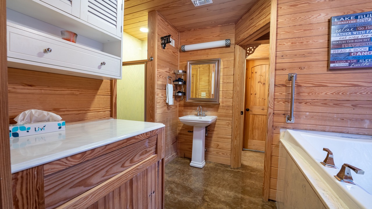 Photo of Bathroom in Canyon Lake
